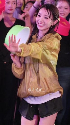 泼完水的跳舞小猫 #田曦薇 #忙忙碌碌寻宝藏2