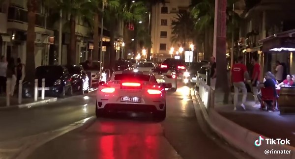 Exploring the Porsche 991 Turbo S: A Supercar Review