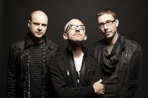 SATELLITE / STEALING TIME (EN ESPAÑOL) - Above & Beyond - LETRAS.COM