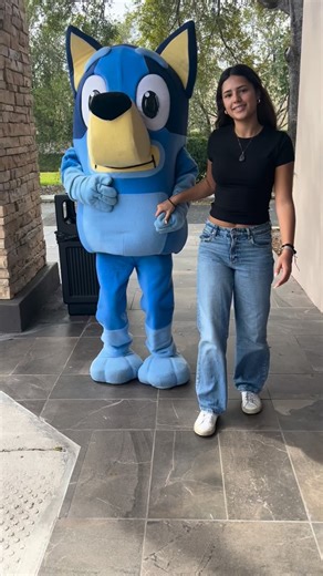 💙🧡 Bluey Party Fun! 🧡💙 Get ready for laughs, games, and non-stop fun with Bluey! This playful, high-energy party is perfect for little ones who love imagination, movement, and silly fun—just like the show! ✨ The Bluey Party Experience Includes: 🎶 Music & dance party fun 🎉 Interactive games and group play 🫧 Bubbles & playful activities 📸 Photo opportunities with Bluey 🎂 A special birthday moment for the birthday child Perfect for birthdays, playdates, and preschool celebrations—this part