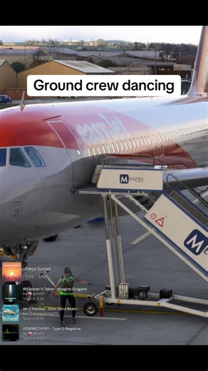 Ground crew dancing during the turnaround! #msfs2024 #msfs #vatsim #flightsimulator #gaming