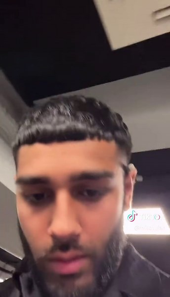 Pilot's Hilarious Attempt to Lift 14kg After 24 Hours