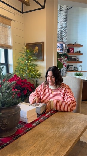 11 reactions · 4 comments | A Christmas hack you didn’t know you needed. 朗 Super simple, but super useful. At least for me, because I send out 8274837483 Christmas cards.  And if you already knew this—well GOOD FOR YOU! 浪藍 #christmashack #christmastips #christmascards #duh #lifehacks #christmas #shutterfly | A.milesdesign | Facebook