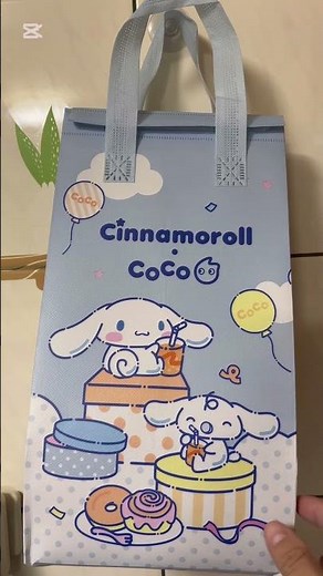 COCO X 大耳狗喜拿💕Cinnamoroll😊消費100元算一張大耳狗貼紙👍購物袋可19元加購，大小兩款都一樣價格😄環保杯太多了，所以沒有加購🤗