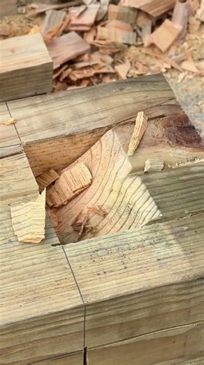 To construct roof beams with mortise and tenon joints. #woodscraft #wood #woodworking