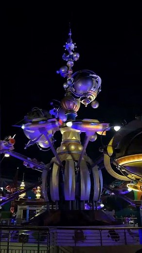 🪐🚀 Orbitron is MESMERIZING 🤩 #disneyland #disneylandparis #themepark #aesthetic