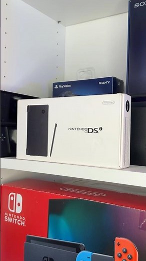 Nintendo DSi Unboxing and Startup