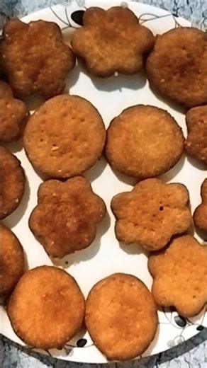 aate se bnaye ghar pe hi biscuit 🍪 easy to make #homemade #eveningsnacks #shortvideo #shorts #views