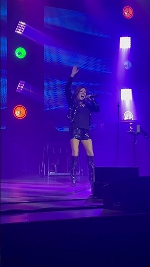 Martina McBride - A Broken Wing - Live