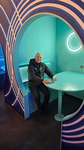 What a brilliant time touring The O2 in London! ✨ From posh private bars to high-end “premium” experience areas, this venue is spot on for hosting sports events. Every sports exec we met shared a passion for their careers, and the energy here is simply marvelous! Did you know that every exec here started in ticket sales? It’s the fastest way to land a job in sports and build a strong foundation for a lasting career. 🎟️ Want to break into the sports industry? Learn how with our Sports Sales and 