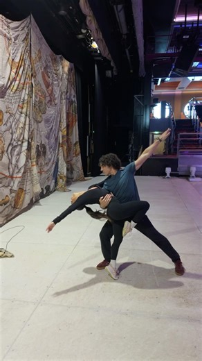 EASY partner lift to try with a friend!! #acrolifts #iceskater