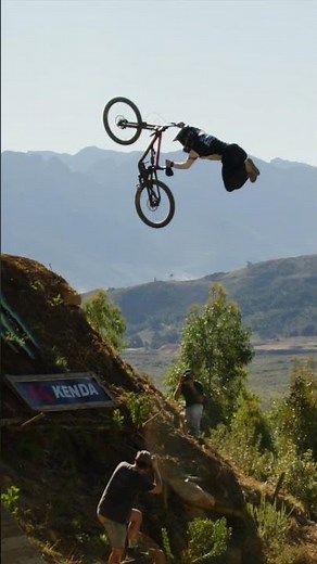 Getting comfy on the Darkfest course 😮‍💨 (w/ Sam Reynolds)