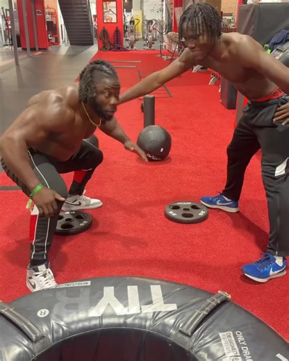 Bodybuilder / father vs athlete 🏀🏈 & track who wins? | champ national