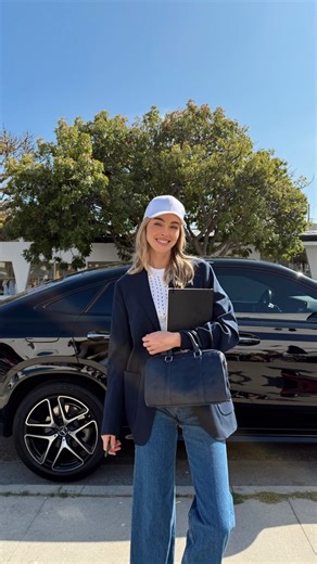 Elizabeth Turner on Instagram: "If you’ve ever been itching for a sneak peek behind the velvet curtain….. BTS from a recent photoshoot! Love this crew ♥️ Professional Model Photoshoot Behind the Scenes Los Angeles"
