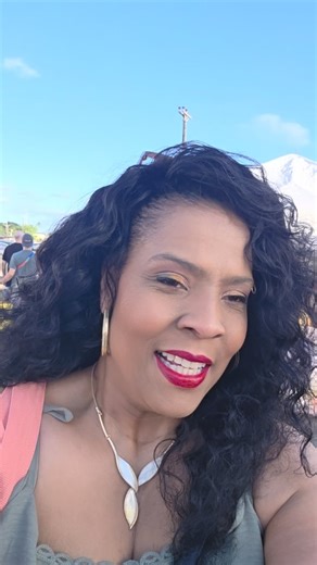 All That Glitters on Instagram: "Fresh Flower Finds @farmsloversmarkets Kaka'Ako Hawai'i EACH FLOWER CUT RIGHT BEFORE THE MARKET! #flowers #buylocal #finds #tropical #Hawaii"