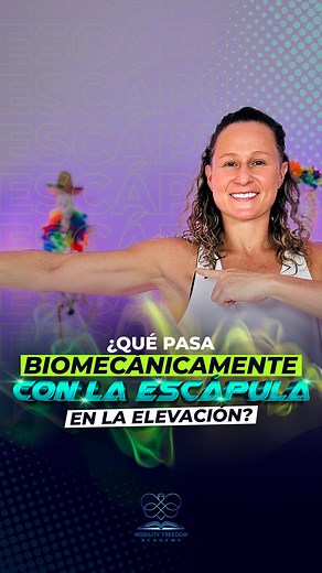 🦴💪 Abducción del hombro (elevación): lo que realmente sucede Cuando elevas el brazo, no solo “sube el deltoides”. Ocurre una sinfonía biomecánica entre glenohumeral (GH), escápula y clavícula: • Ritmo escapulohumeral: tras ~30° iniciales GH, la relación promedio es ≈2:1 (GH:escápula) hasta 180°. Esto optimiza la congruencia articular y reduce cizalla. 📐 Dinámica muscular (GH): • Supraespinoso inicia y coapta la cabeza humeral (compresión) en los primeros grados. • Deltoides medio aporta par d