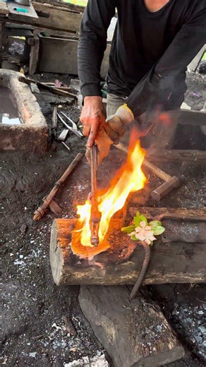 You must watch this! The Process of Making Traditional Wrought Iron Hammer #blacksmith #forging