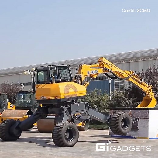 7.3M views · 42K reactions | This walking excavator is a huge “Spiderman”. | GIGadgets | Facebook