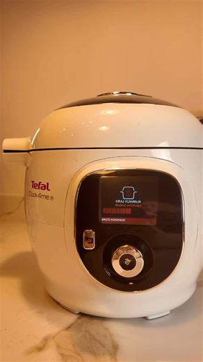 Što kuhati? Plan obroka svaki tjedan + recepti on Instagram: "Cook4me+ je električni ekspres lonac i višenamjensko kuhalo u jednom – s intuitivnim zaslonom koji nas vodi kroz sve: Sastojke, Recepte, Ručno i Favorite. Uz 6 postavki kuhanja i 150 gotovih recepata, kuhanje postaje baš jednostavno. Samo odaberemo, kliknemo i slijedimo korake – i jelo je gotovo za čas! 😄👩‍🍳 U videu radimo ukusnu minestrone juhicu, a recept se nalazi na kartici kroz video! 🥕🍅 Uskoro stiže još recepata iz ovog ure