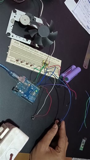 Arduino UNO + L293D | Motor Clockwise ↔ Counter‑Clockwise Demo ⚙️ |S13