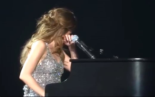 【Selena Gomez】傻脸娜为最近被枪杀的Christina Grimmie含泪献唱 （生肉）