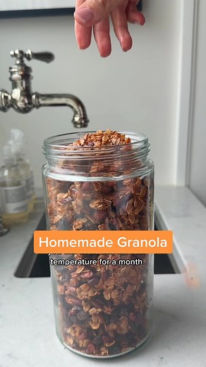 Homemade Granola Recipe for Delicious Oat Clusters