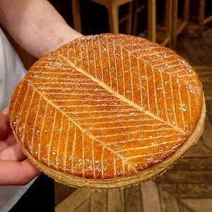 477K views · 5.8K reactions | Apprenez à cuisiner une galette des rois avec Yann Couvreur ! Toutes les étapes de la recette ici : rebrand.ly/GaletteDesRois | Le Fooding | Facebook
