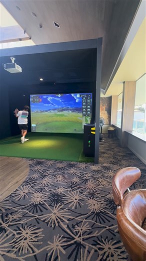 Come down to Yarra Golf with your mates, have some drinks and share some laughs and a few questionable swings on the simulator 😅 Book now | Yarrawonga Mulwala Golf Club Resort