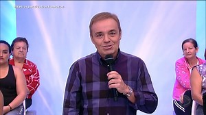 219K views · 10K reactions | O fim do ano de 2019 foi marcado pela perda de um dos maiores ícones da TV brasileira, Gugu Liberato. O apresentador morreu aos 60 anos, após um acidente doméstico e deixou um legado enorme com sua carreira de sucessos ❤ Veja na Retrospectiva dos Famosos • Acompanhe a programação da Record TV 24h por dia e as íntegras de todos os programas pelo celular, tablet ou computador no PlayPlus. Acesse: PlayPlus.com | RECORD | Facebook