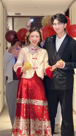 ❤️ Beautiful Chinese Wedding Couple in Traditional Mamianqun Dress 😍🎎 #Shorts #love