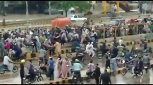 311K views · 4.3K shares | Situation near Sakhi Hasan (Shadman). People breaking metro bus route grills to find a way out. | Fixit | Facebook