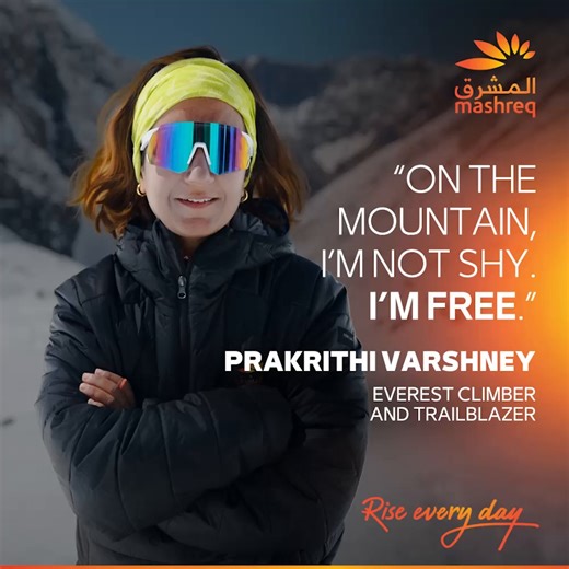 القمة الحقيقية لبراكريثي فارشني كانت في قوة روحها اللي حوّلت التحديات لإرادة، والشكوك لدوافع. بعد ما عانت من ضعف الثقة في نفسها أيام المدرسة الثانوية، لقت في الجبال ثقتها، وفي قراراتها شجاعتها، وفي قناعتها قوتها. وهي عندها عشرين سنة، سابت بيتها عشان تلاقي حريتها في منالي، وجمعت التبرعات عشان تحقق حلمها بتسلق إيفرست. رحلة براكريثي بتثبت أن الشجاعة أقوى من أي تصنيفات أو شكوك، وأنها قادرة تلهم غيرها يكملوا رحلتهم بعزيمة. Prakriti Varshney’s true summit was her spirit that turned challenges into res