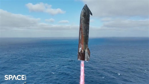 Starship splashdown captured by SpaceX recovery team