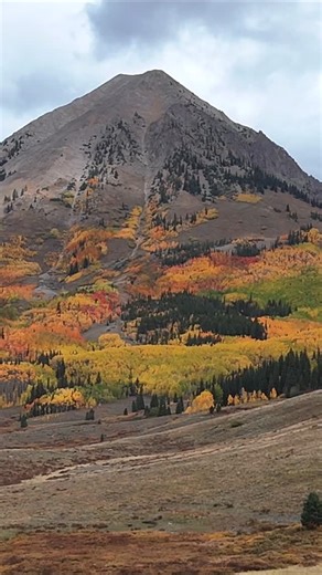 Experience the magic of autumn in Crested Butte, Colorado, as the mountains come alive with breathtaking fall colors! Captured with my drone, this video showcases golden aspen forests, winding mountain roads, and the dramatic peaks that make Crested Butte one of Colorado’s most stunning fall destinations. From brilliant yellows to fiery oranges and reds, every frame reveals why Crested Butte is often called the “Wildflower Capital of Colorado”—and just as spectacular in the fall. #colorado #rock