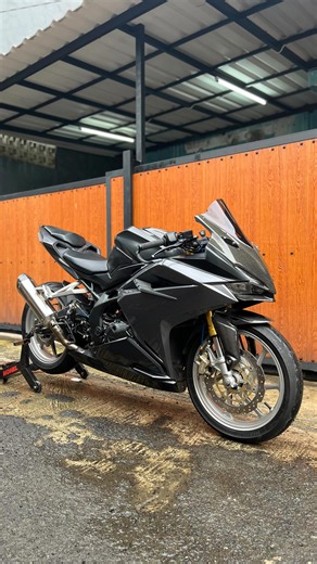 ma-ne on Instagram: "Ready lagi boskuu unit baby RR ganteng siap pakai 🤩 Cbr 250rr tahun 2017 non abs Surat lengkap, plat B Jaksel, pajak hidup (mepet) Kondisi gress cakep, modifan banyak carbon, wr3, hel, ban d/b pirelli tebelll Harga cuma 35jt masih bisa nego Lokasi Tangerang . #fyp #jualbelimotor #cbr250rr #cbr250rrfans #jualbelimoge"
