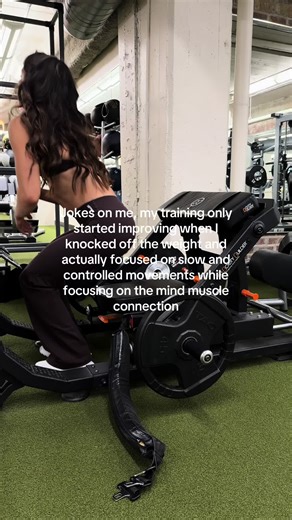 I was pushing like 3 plates on either side at the speed of light and was wondering why I wasn’t seeing glute growth… like babe #personaltrainer #onlinetrainer #strengthtraining #glutes