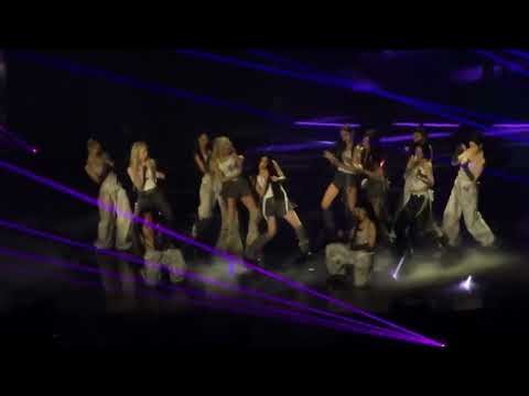 NMIXX 'Papillon' Dance Mirror