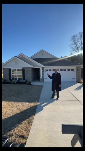 Jacky Patterson Real Estate LLC Jacky Patterson | Broker/Owner 📞 (256) 874-6033 Most people think homes like this don’t exist anymore — especially under $285,000 in Athens, Alabama. This 3 bedroom, 2 bath home is proof that timing and strategy still matter in this market. Not a flip. Not hype. Just a solid home that actually makes sense. Before we tour, I just need your pre-approval or proof of funds so I can make sure I’m showing you the right homes and protecting both of our time. 👍 Like thi