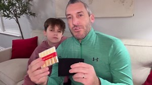 Alto Sax Reeds 2.5 – 10 Pack for Beginners & Students, Easy Blowing Practice Saxophone Reeds with Plastic Box & Velvet Bag, Soft Strength for Daily Use