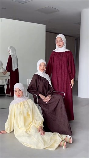 Yellowfacy on Instagram: "This loose fit dress features a ruffle collar — known as a Rosebloom. Rp 319.000 (ada penambahan % admin) Cotton Bordir Available Onesize Berat: 400gr Lingkar dada: 120cm Lingkar ketiak: 70cm Panjang bahu - lengan: 60cm Lingkar pergelangan tangan: 54cm Panjang baju: 144cm MILO — RUNNING OUT. another colour still available on shopee & tiktok."