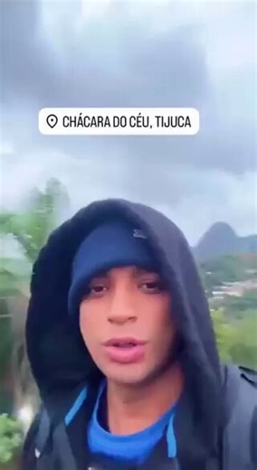 CV EXPULSA TCP E ASSUME O MORRO DA CHÁCARA DO CÉU.Criminosos ligados ao Comando Vermelho foram flagrados circulando dentro do Morro da Chácara do Céu.Eles conseguiram expulsar a Tropa do Salomão (TCP) do local, tomando o controle da comunidade.Mais um ponto estratégico que muda de mãos em meio à guerra entre as duas facções. O CV segue avançando em várias regiões e o TCP perde território.A tensão na Zona Norte segue altíssima e a população fica no meio do confronto.