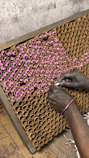 YOUR BROWN ASMR on Instagram: "3 sound crackers🙌 Follow @yourbrownasmr for more. #asmrsounds #asmrrelax #asmrvideo"