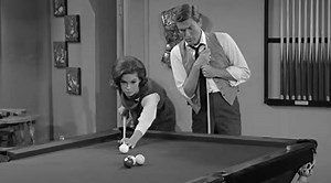 They Brought In A Pool Expert, But Mary Tyler Moore Nailed The Trick Shot Herself