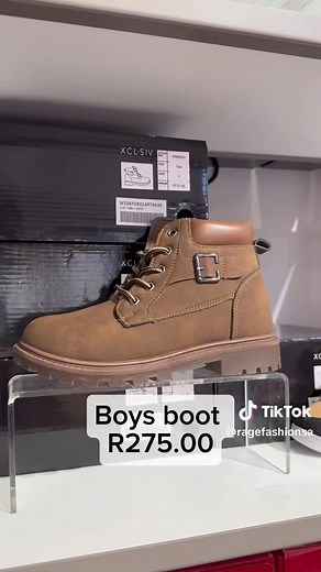 Let the rain not stop you from looking Fabulous 💃🏽☔ #tik_tok #tiktokviral #rage #ragesa #shoestyle #boots #rainydays #fashiontiktok #fashioninspo #fashionhacks #ladiesfashion #kirdsfashion