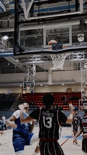 Toundra de Montréal on Instagram: "On a demandé à @_wyajerm comment sécuriser un match au 4e quart… "Slide & no-look dime" 🤷‍♂️ -- We asked @_wyajerm how to secure the game in the 4th quarter… 'Slide & no-look dime' 🤷‍♂️ #TOUNDRANATION #THESTORMISCOMING"