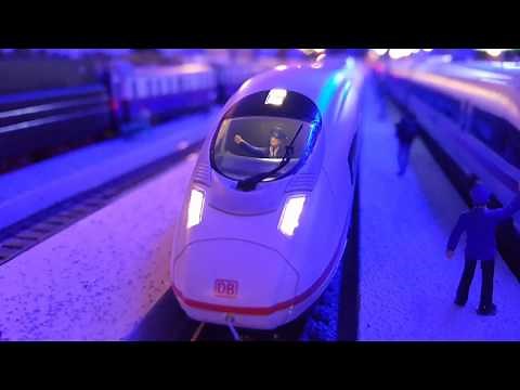 A LOOK INSIDE ROCO ICE 3 72041 VELARO 407 CLASS