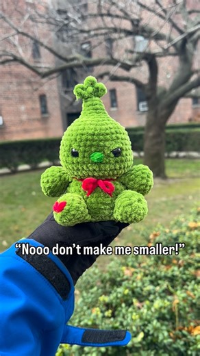 Apryl 🧶✨ on Instagram: "Brb making a meanie greenie in every size this holiday season! Chubby Grinch pattern by @crochetbyjanina Small Grinch pattern by @knots_by_jak Yarn is Pistachio by @himalaya_yarns 💚 #grinch #christmas #crochet"