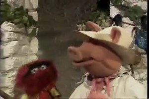 1978 - The MUPPETS Go Greek 🇬🇷. OPAA!!! Miss Piggy & the gang dancing Sirtaki from Zorba the Greek and breaking plates!!! #Greek #Zorba #GreekDancing #VictorySweetShop | Victory Sweet Shop