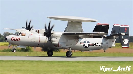 US Navy E-2C Hawkeye Stunned Crowds With Low Fly-Bys at London Airshow 2024