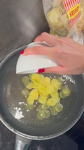 Vyzkoušejte ten nejlepší snack, který jste kdy ochutnali! Ochutnejte a zjistěte, proč Krekry mají 1 100 ⭐⭐⭐⭐⭐ recenzí. Vyzkoušejte je nyní a získejte vánoční slevu 15 % s kódem SUPERKREKRY 🎁 Proč Krekry? ✅ Máte je vždy po ruce a kdykoliv si je můžete připravit čerstvé. ✅ Skvělá pochoutka pro celou rodinu a ke každé příležitosti. ✅ Příprava je velmi rychlá. Krekry máte hotové do 10 sekund. ✅ S Krekry snadno ušetříte! Z 1 balení totiž vykouzlíte více než 10 misek křupání 🔥 | Krekry